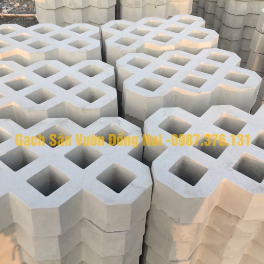 Gạch Trồng Cỏ 8 Lỗ 